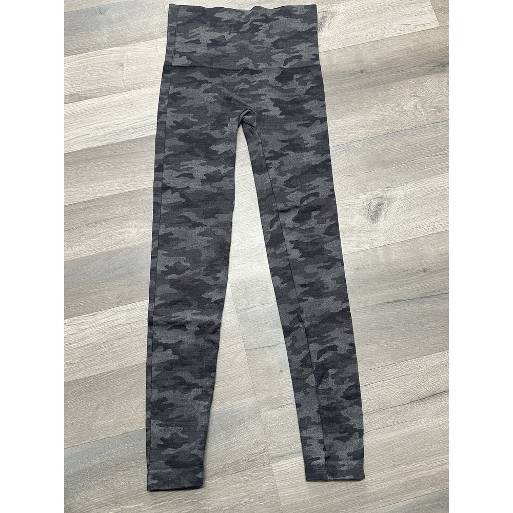 Spanx Women's Camo Leggings Size Small "Look At Me Now" Compression Yoga